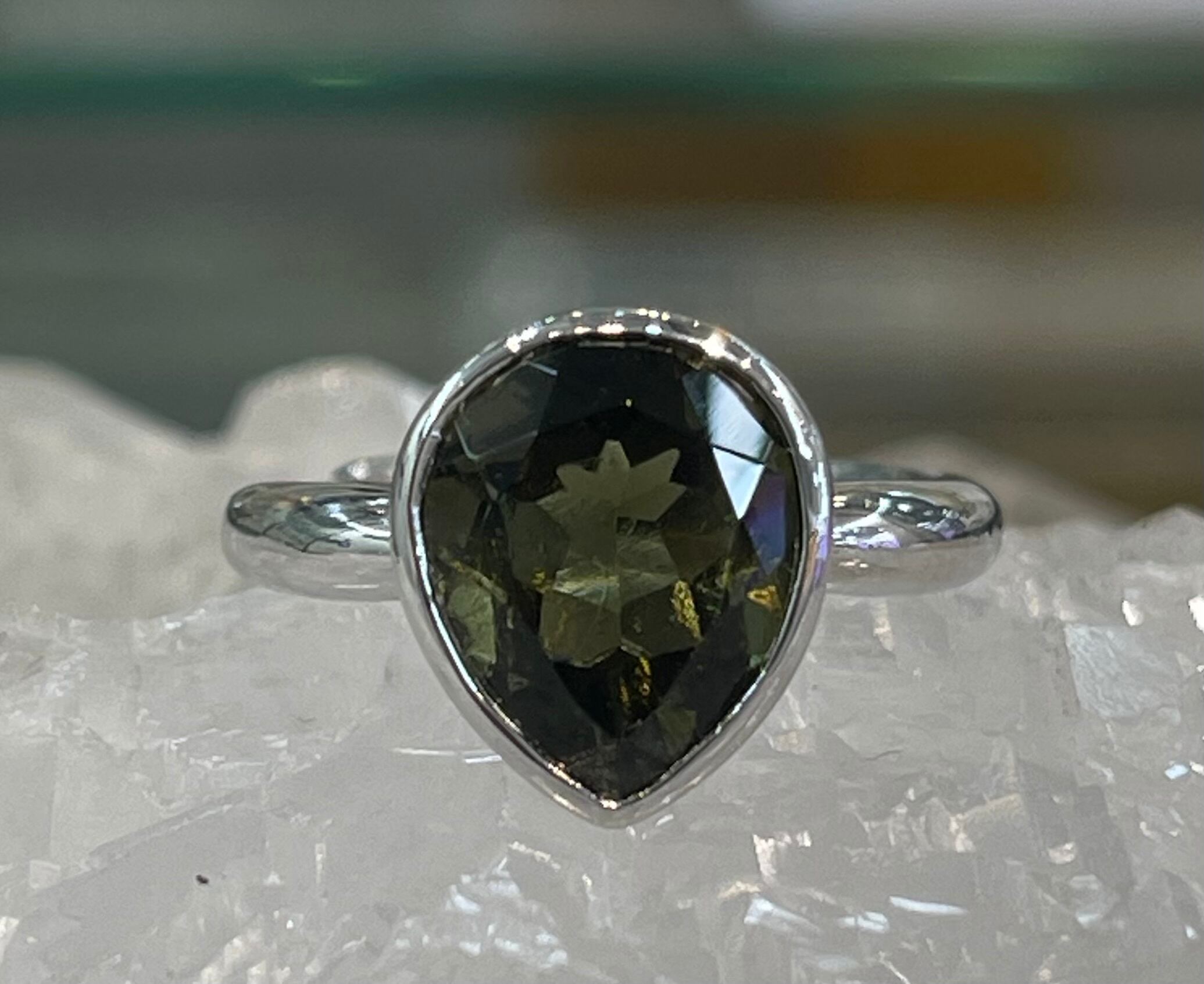 特選！宝石質モルダバイト指輪雫型フリーサイズ激安卸価格