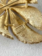 ブローチ　葉っぱ　ゴールド　コスチュームジュエリー　トリファリ　TRIFARI 19acj22