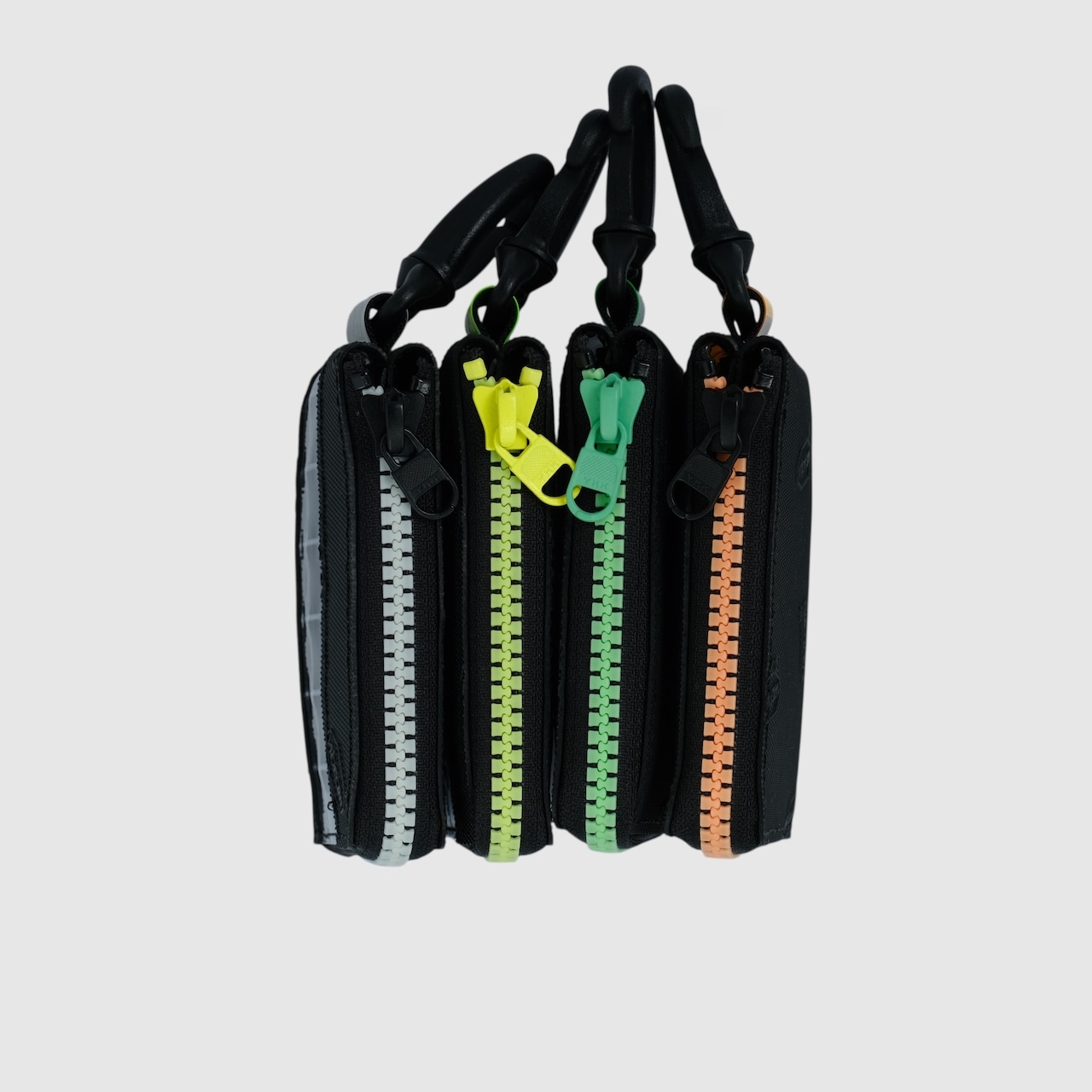 vibram card case (black×clear) with white glowing zip