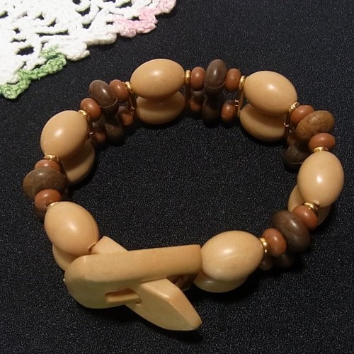 ベルト風ストレッチブレスレット　コスチュームジュエリー卸値以下でセール　K1370BR