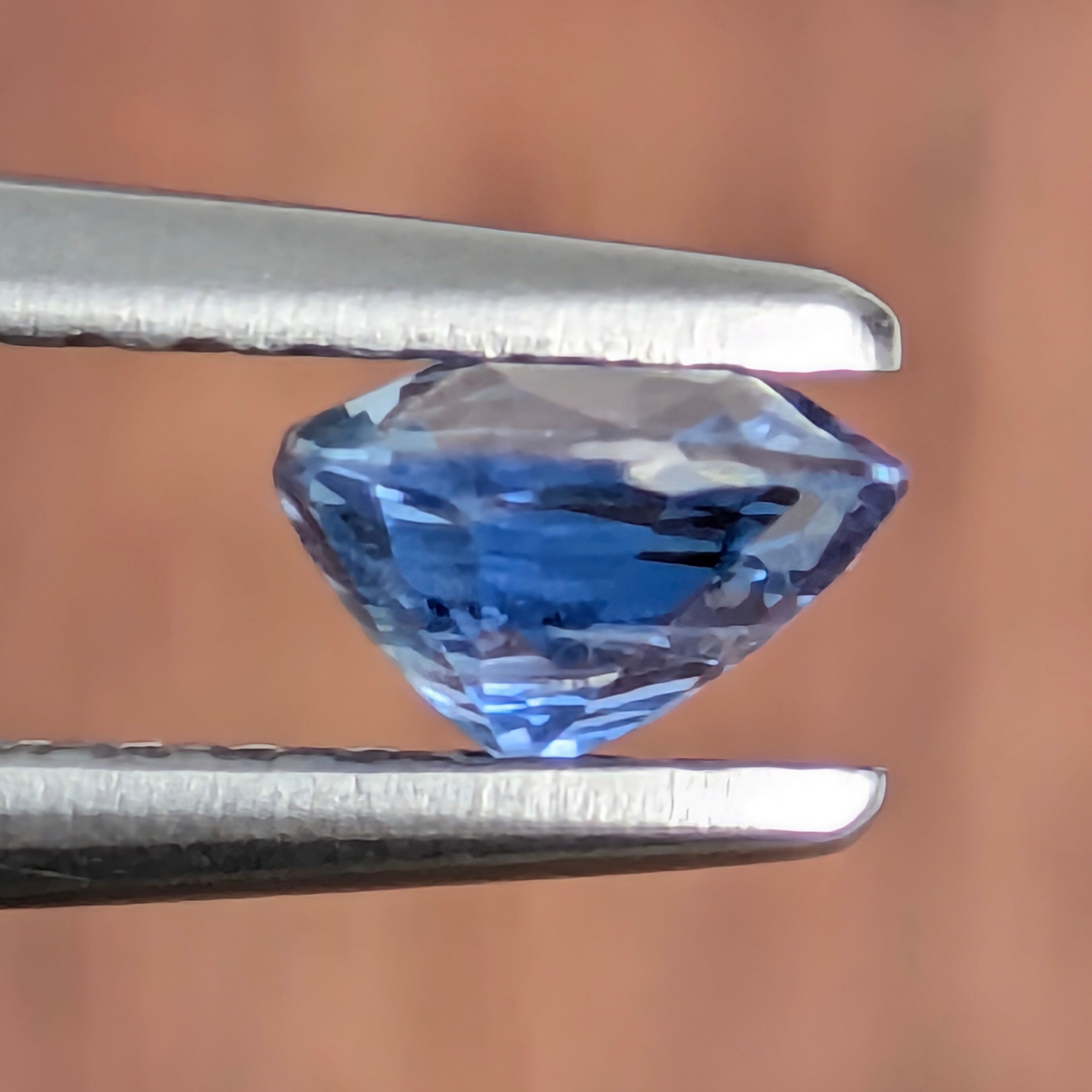 非加熱ブルーサファイアルース ミャンマー・モゴック産 【0.64ct