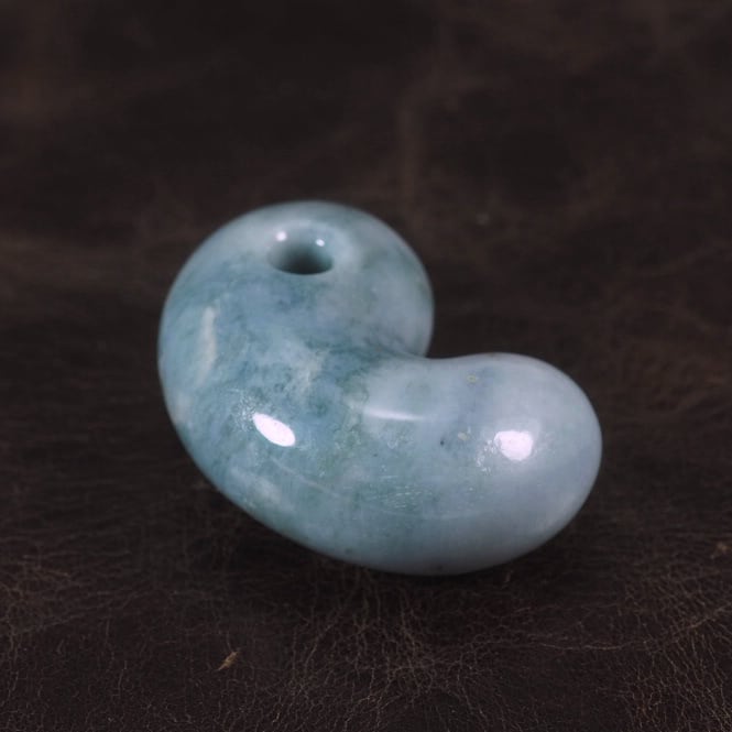 糸魚川翡翠 勾玉 青系 糸魚川翡翠 青翡翠勾玉（証明書付き） | まが