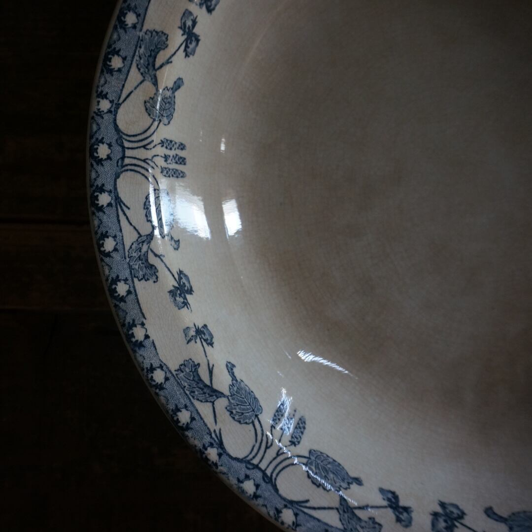 古いフランスの大きな陶器深皿