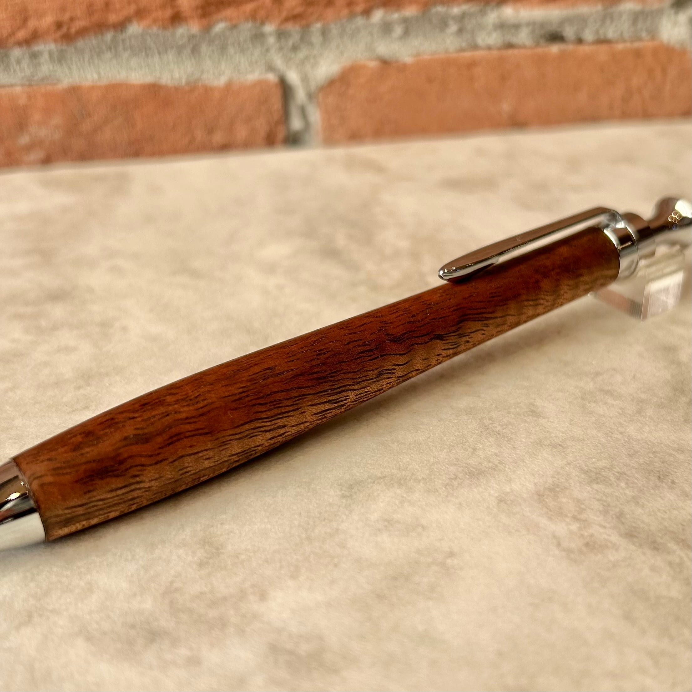 こぶた工房【ハワイアンコア 極上杢】 ボールペン換装可 | ペンネジューク