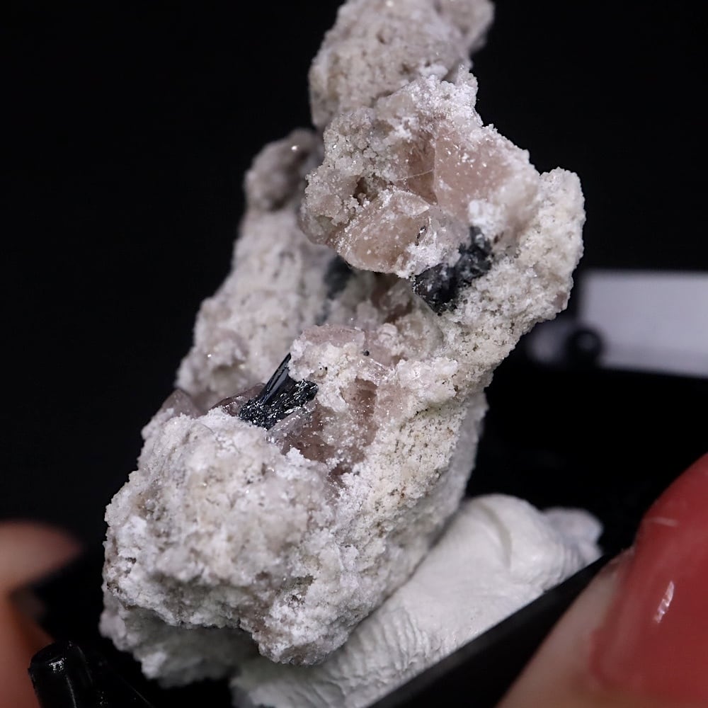 美し過ぎるピーチカラートパーズ原石104ct/非加熱/鉱物標本 超レア！ピンクトパーズ ビクスビーアイト 擬板チタン石 TZ443 鉱物