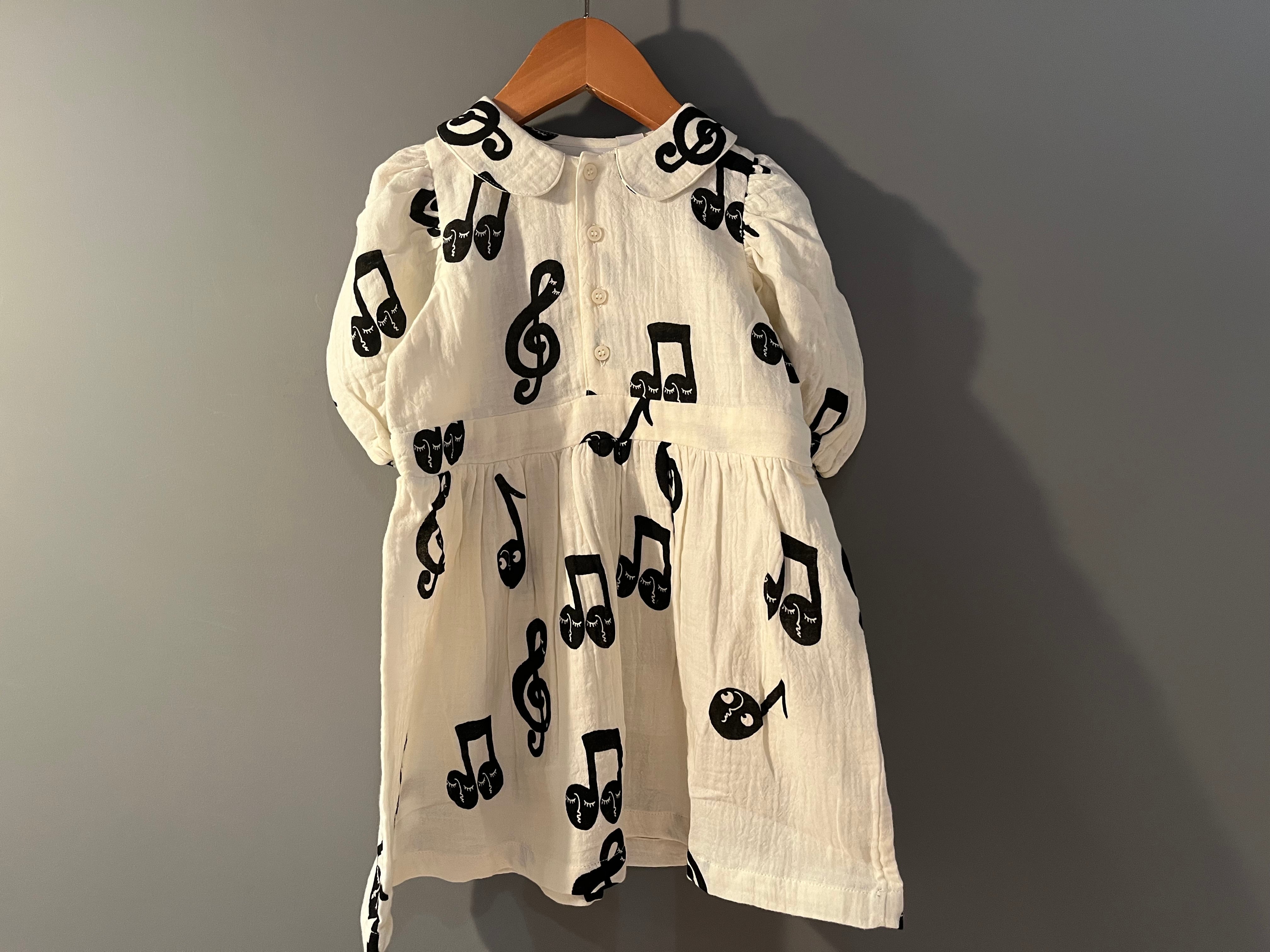 mini rodini NOTE AOP MUSLIN SS DRESS | MILK.