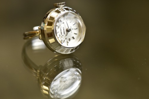 【ビンテージ時計】1976年8月製造　セイコー指輪時計　日本製　当時の定番モデル　シルバーカラー