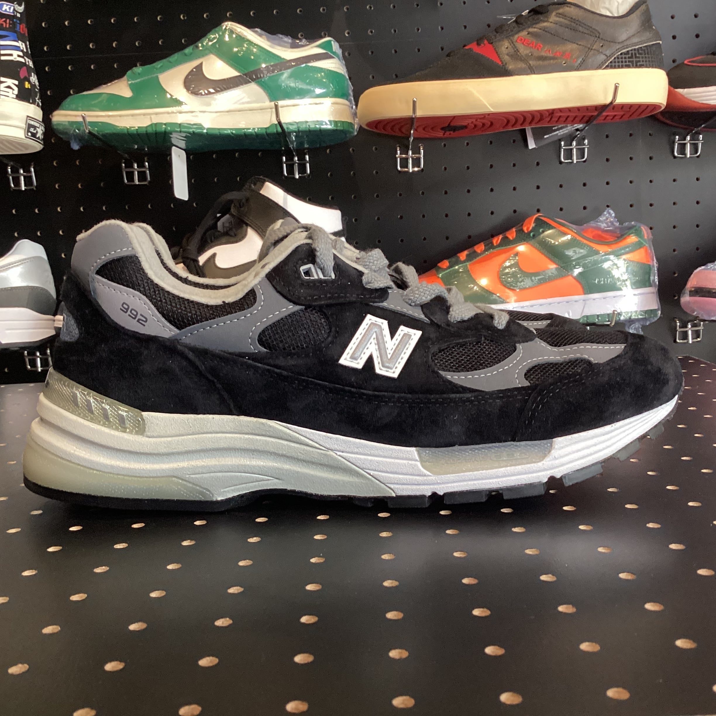 NEW BALANCE  M992EB  ブラックグレー　28.5cmスニダンでプレ値で購入しました