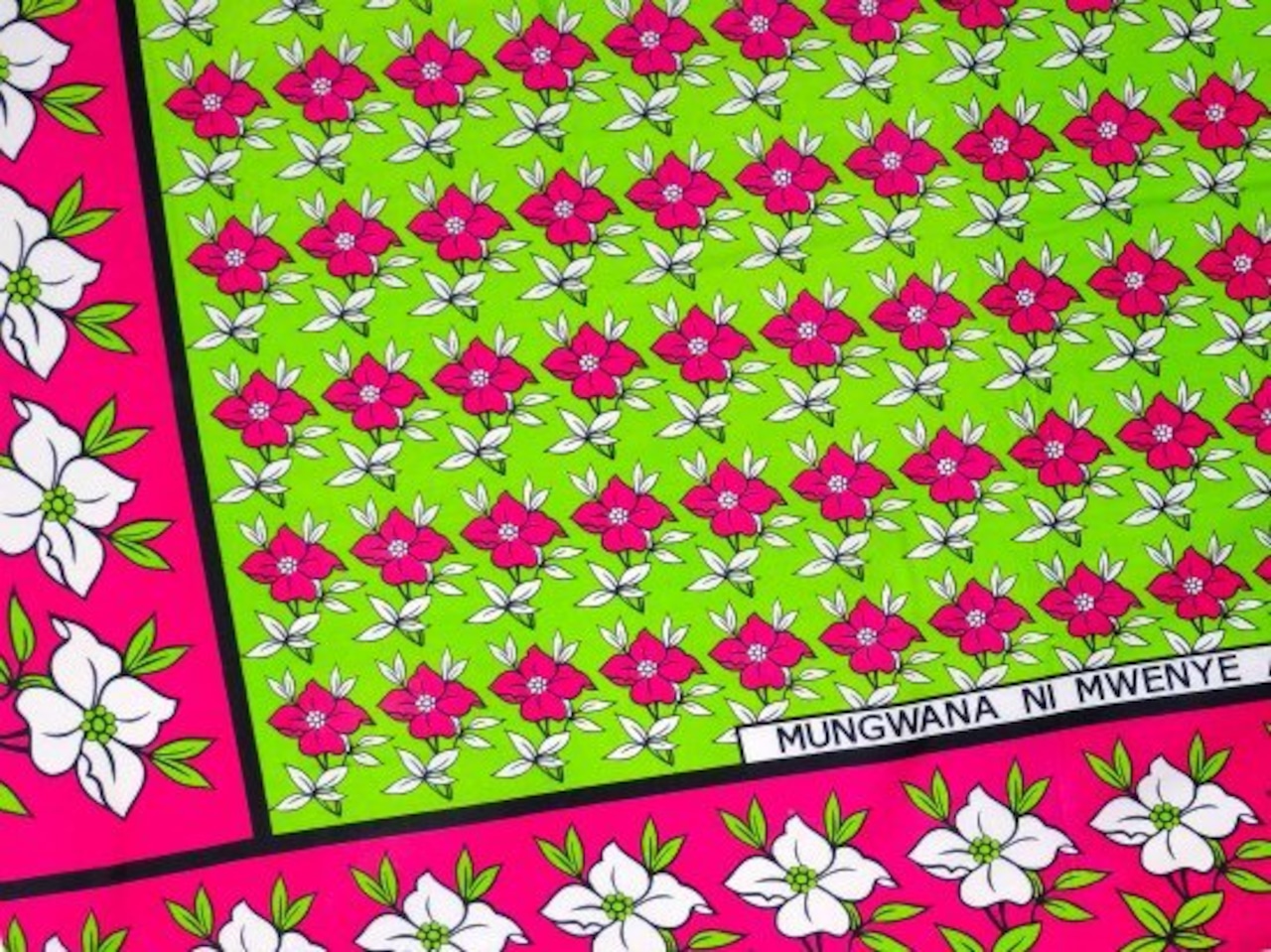 【カンガ】　グリーン×ピンク　フラワー　東アフリカ民族布 A002-0001-DSCF1861a