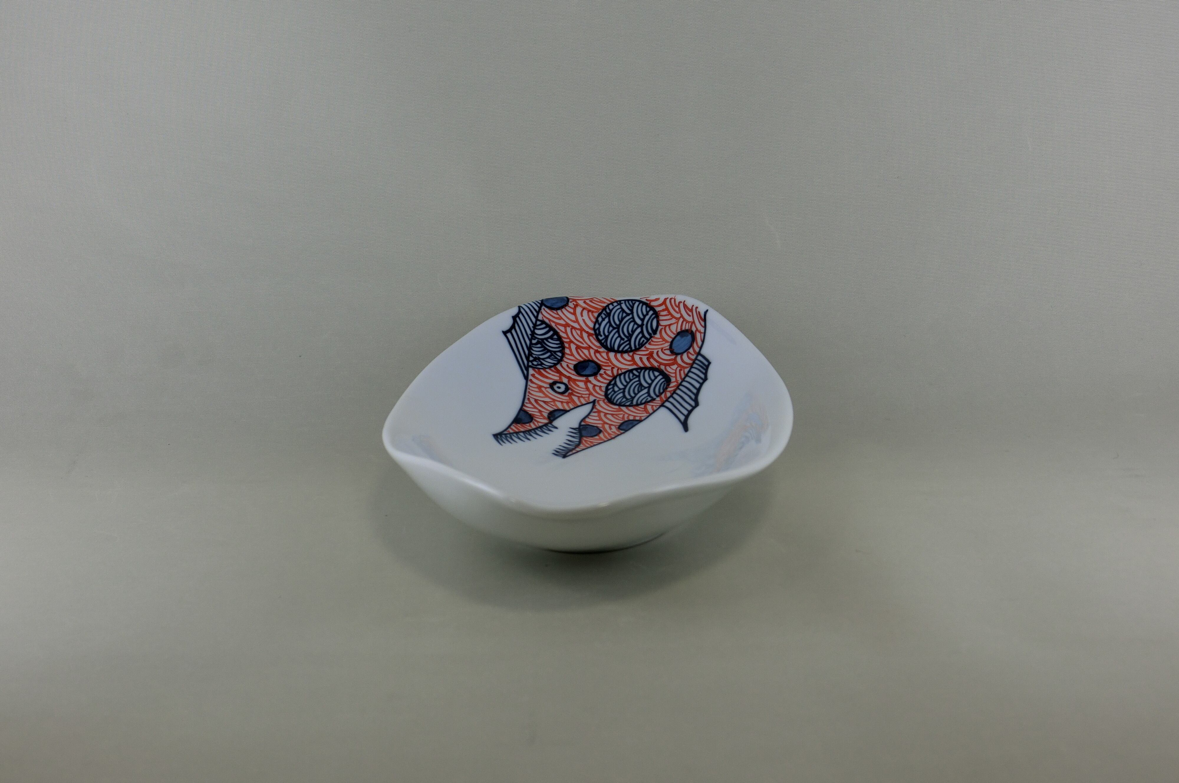 変魚シリーズ　楕円皿（赤）