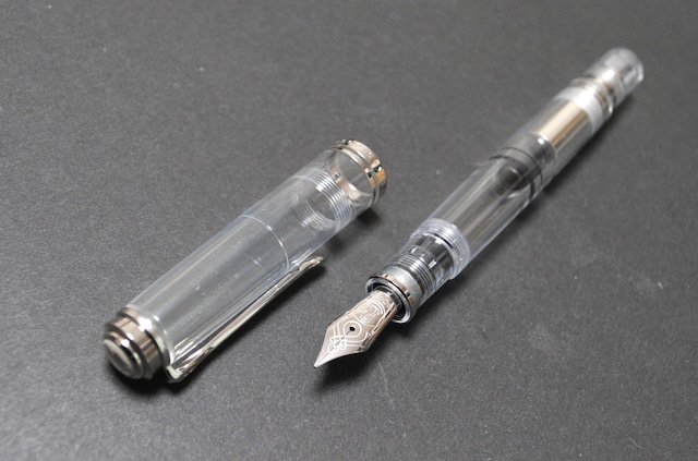 2015　ペリカン スーベレーン M８０５ デモンストレーター　Pelikan Souverän M800　（細字）　18C　　　　　01582