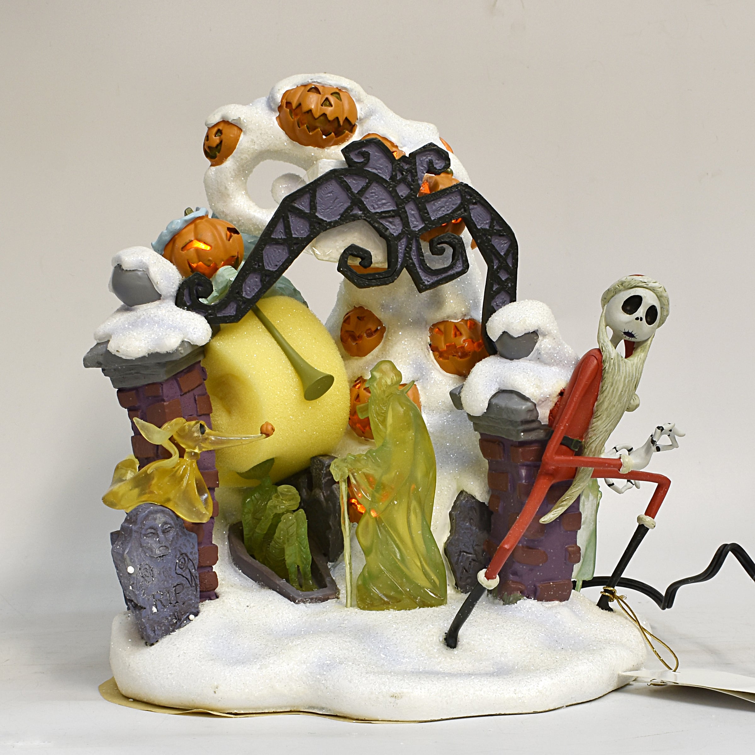 ナイトメア・ビフォア・クリスマス かぼちゃの墓場 ライトアップ