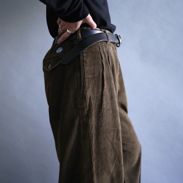 2-tuck tapered silhouette khaki wide corduroy pants