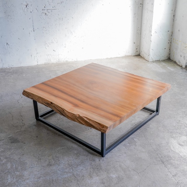 ストライプウォルナットのローテーブル