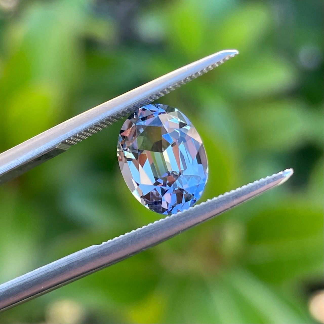 非加熱ゾイサイト オーバル 9.3x7x4.9mm, 2.21ct タンザニア産