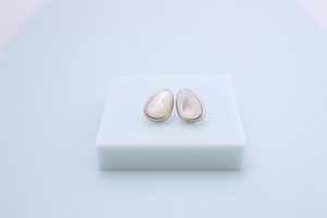 Vo.05.【  OVAL SHELL  】×   天然貝ピアス × 925silver × free