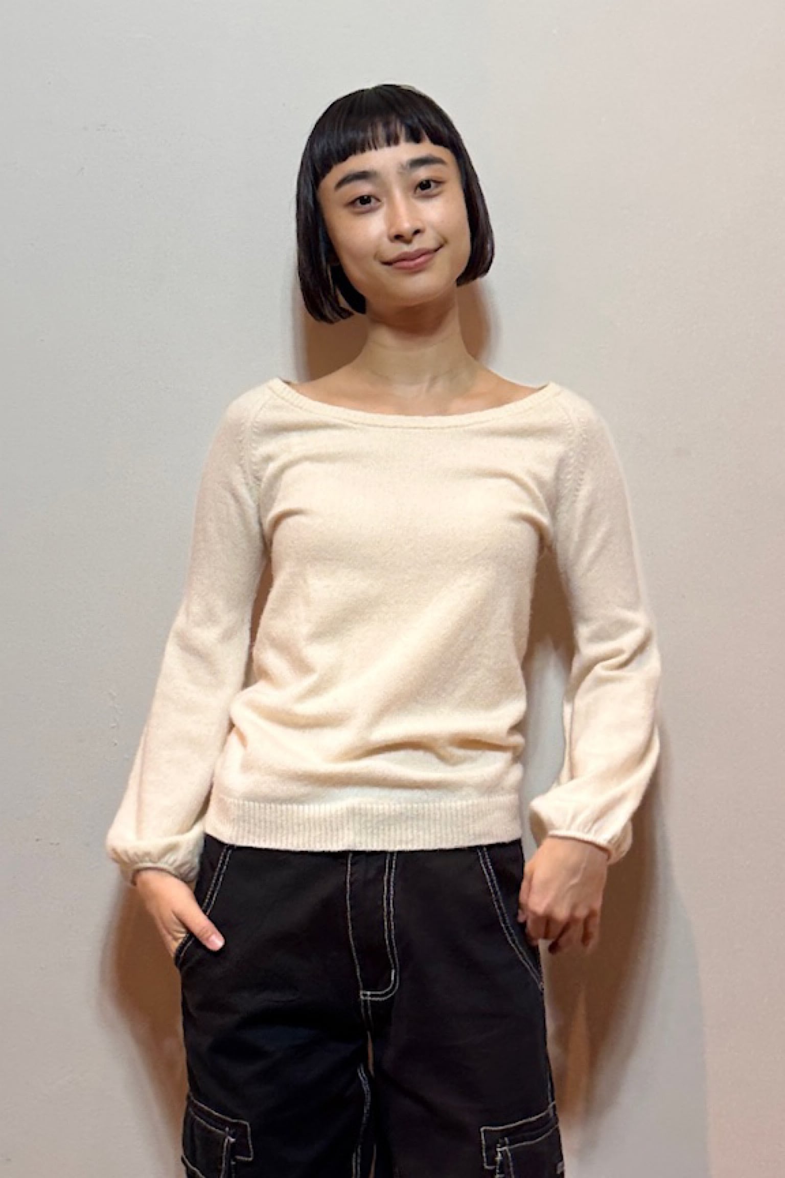 ホワイトカシミアパフスリーブニット