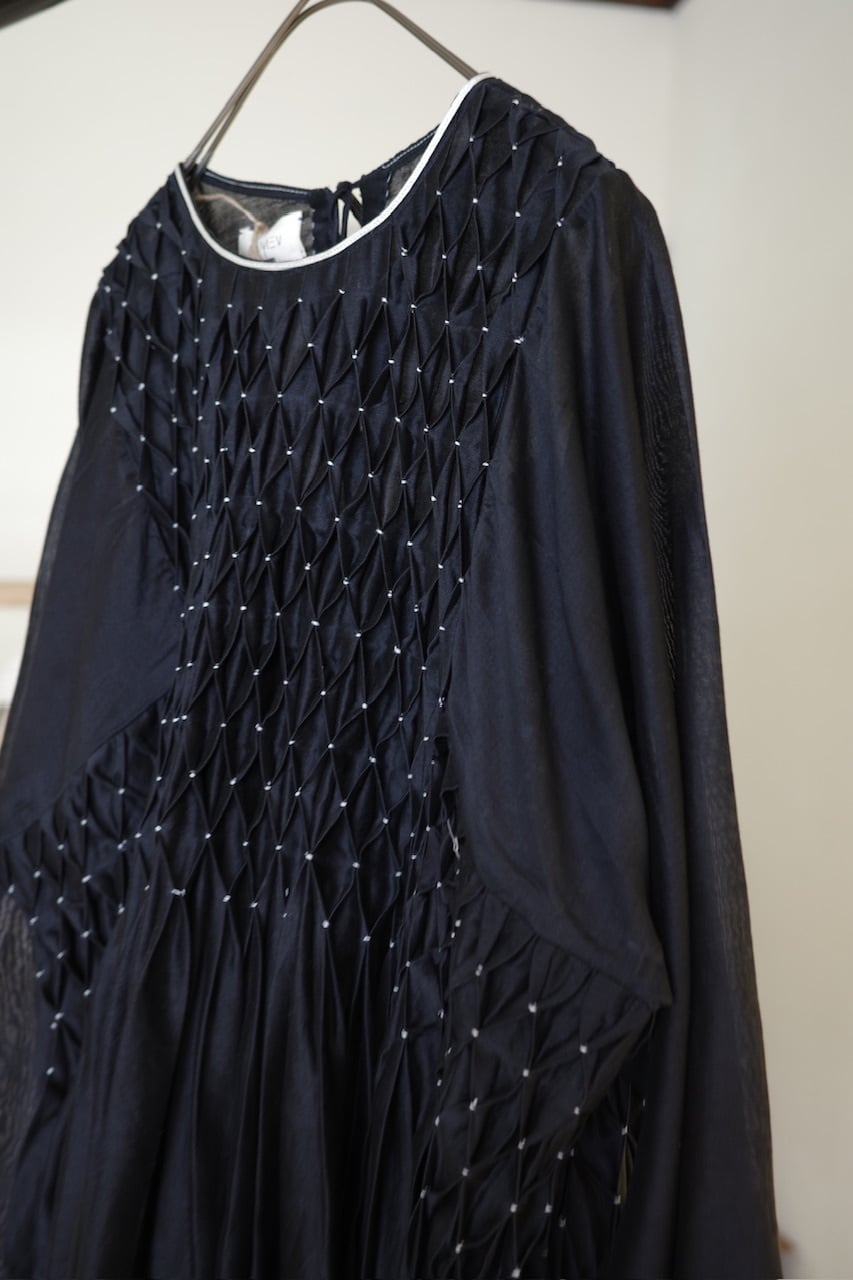 受注】AHMEV Snowdrop Smocking Dress + Slip BLACK | physis (ピュシス)