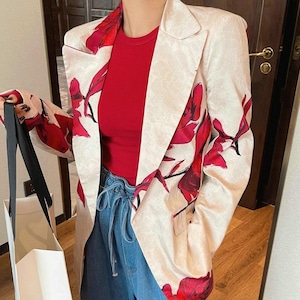 red floral satin blazer〈j1631〉
