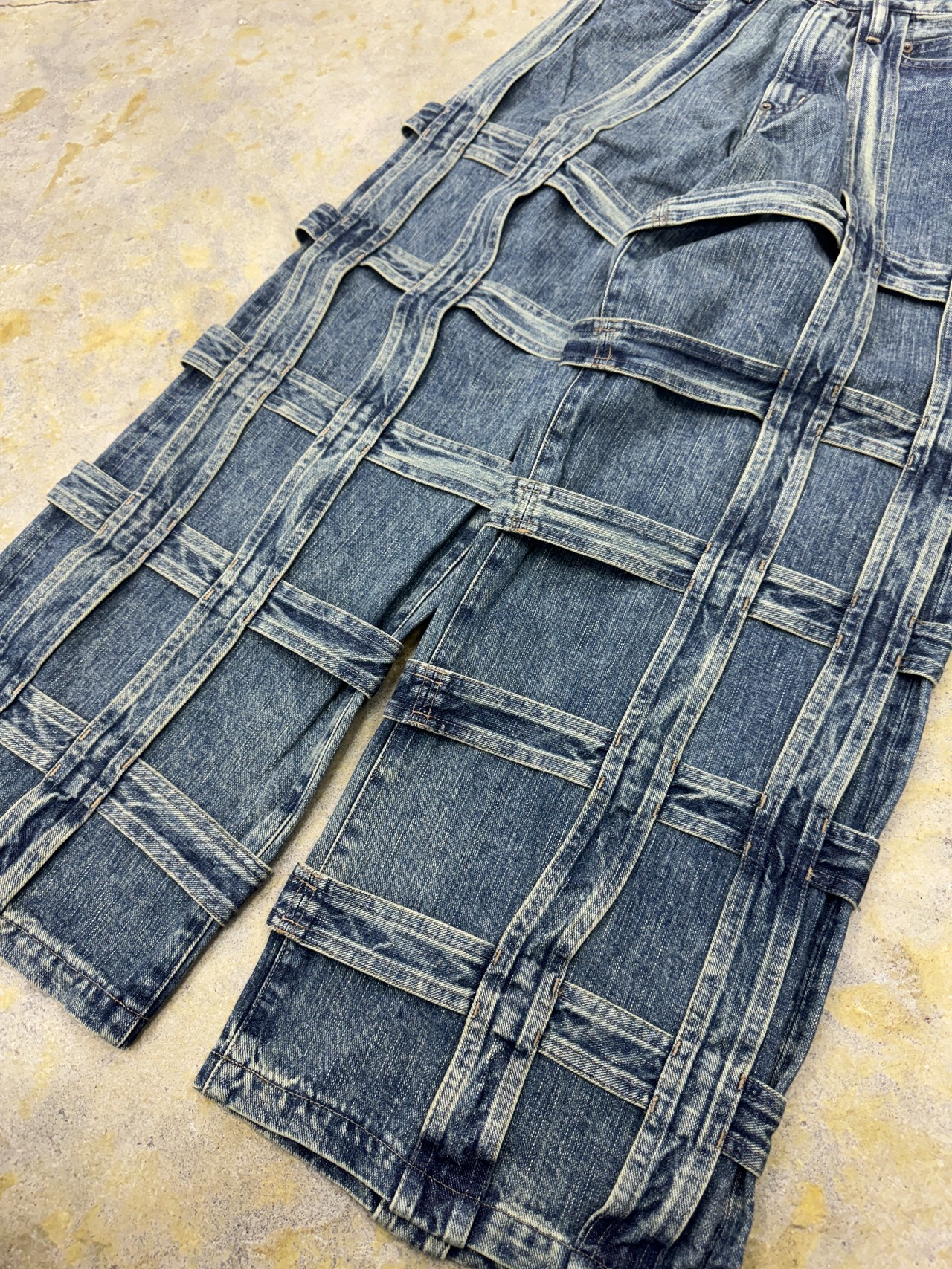 SUGARHILL | CAGED DENIM PANTS | INDIGO | HOWDAY