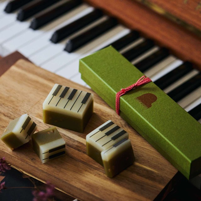 ハーフサイズ【秋限定セット・ギフトBOX入り】 pistachioとclassicの2棹セット