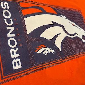 【NFL】デンバーブロンコス Tシャツ DENVER BRONCOS ロゴ プリント ビッグサイズ XL us古着 アメリカ古着