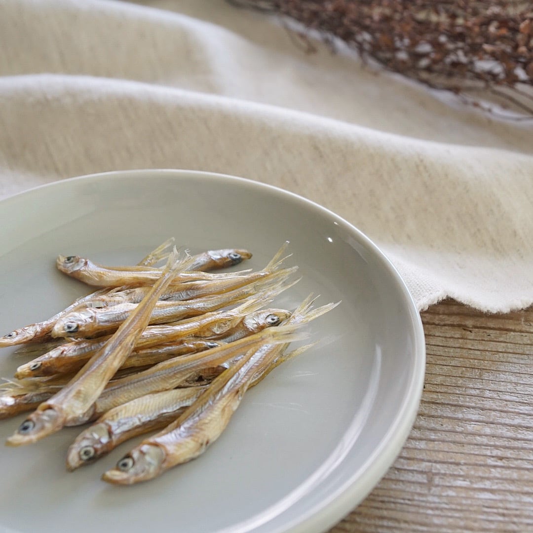 黄金色に輝くワカサギ