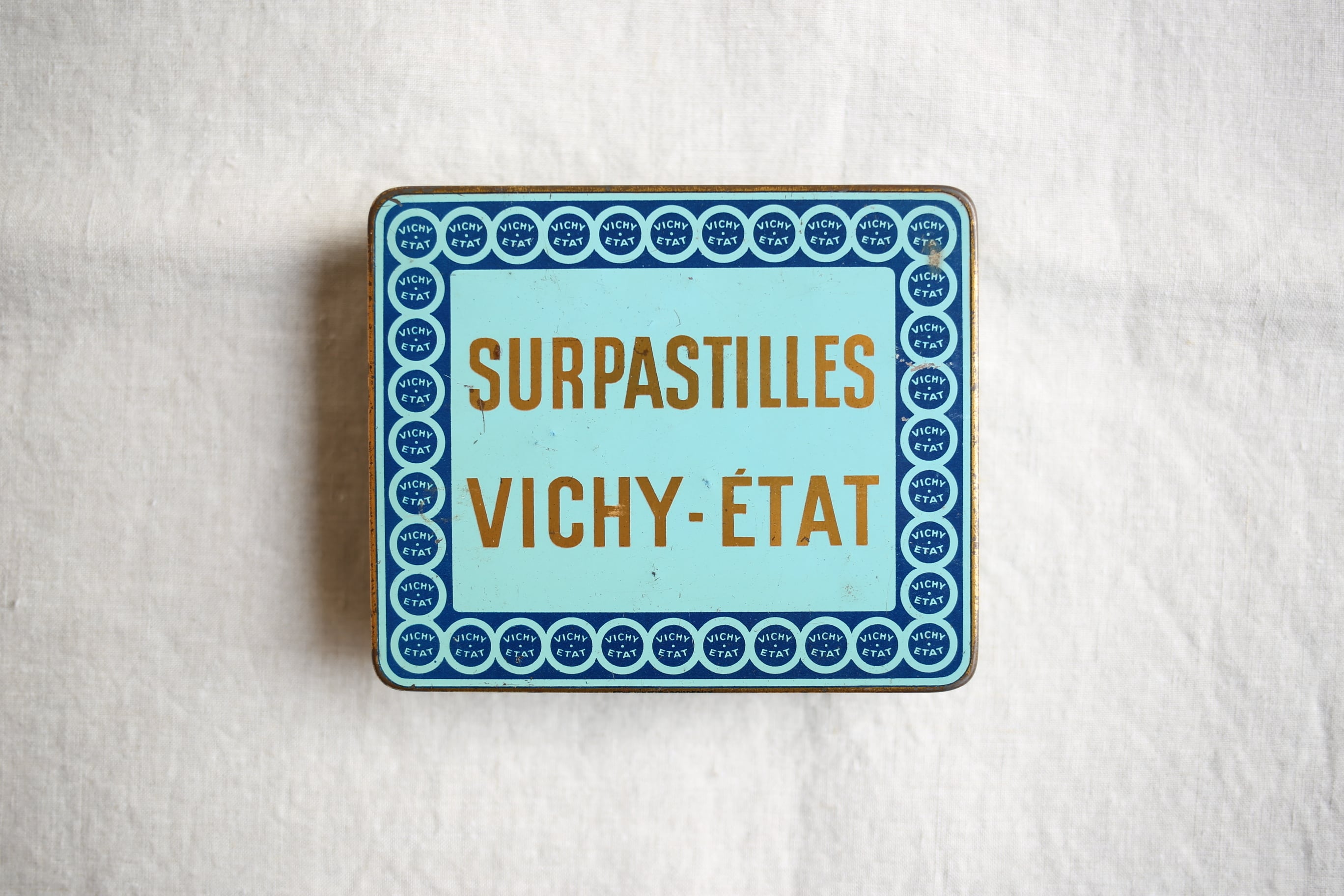 フランス アンティーク ヴィンテージ VICHY ETAT 缶 (ブルー×ゴールド