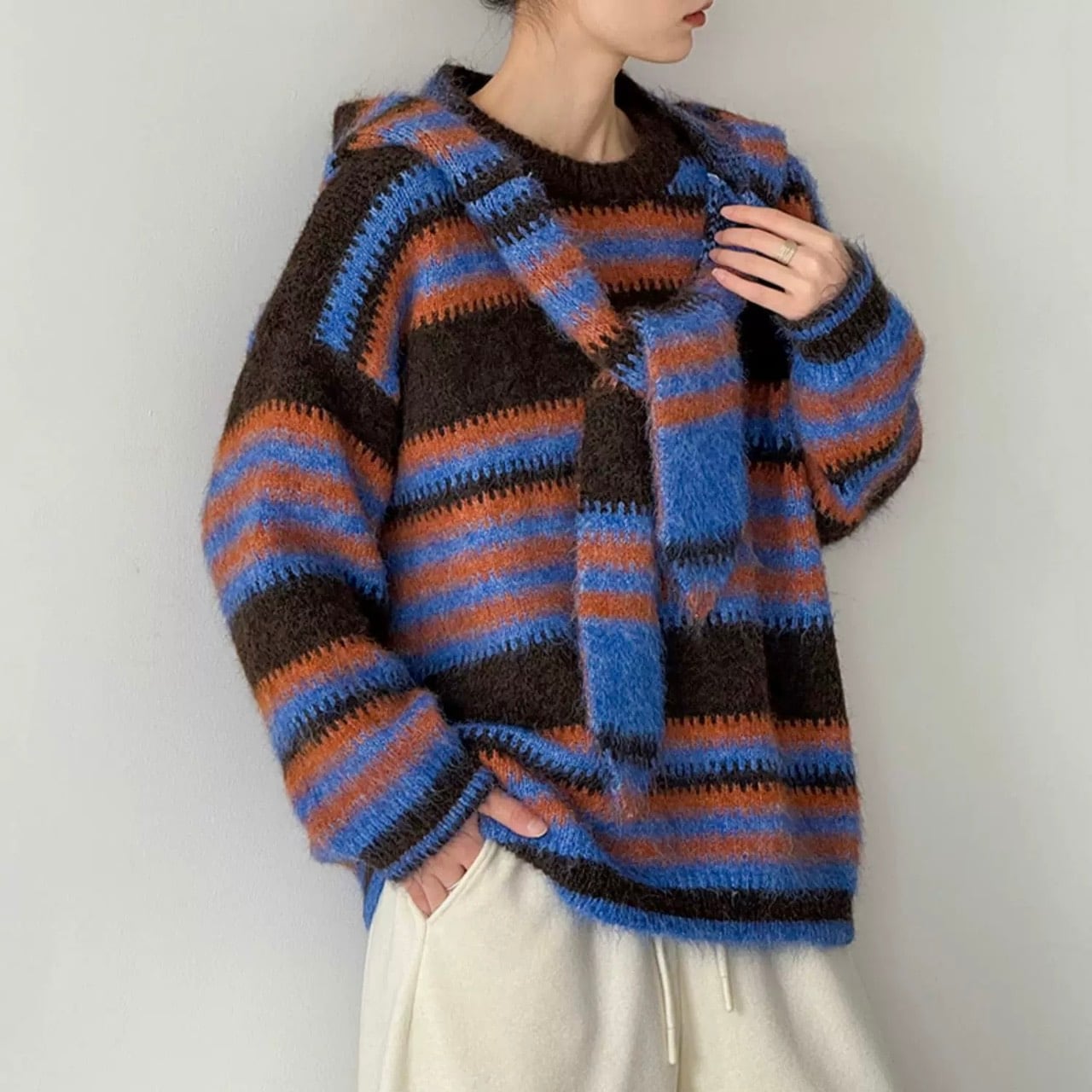 フーディスカーフ付きボーダーニット 233200