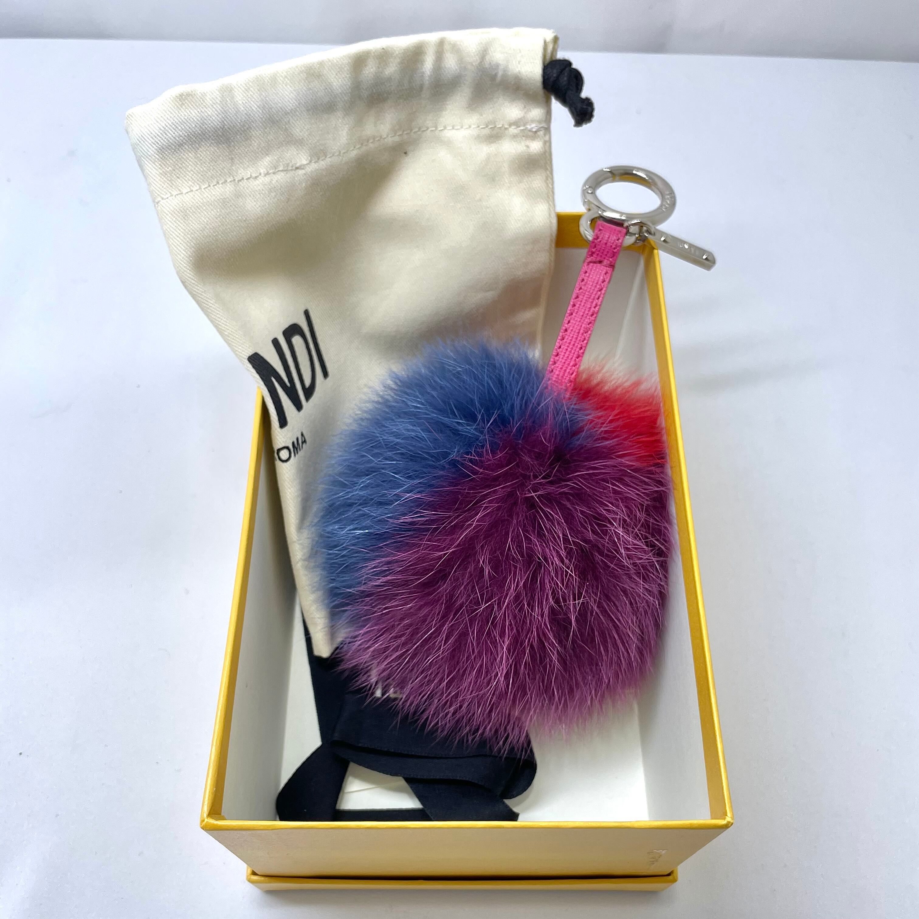 美品】FENDI 御座る ファーチャーム