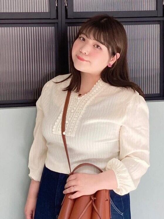 Vネックレース使い ナチュラルブラウス オフィス 大人カジュアル かわいい 長袖 ボタン 白 大きいサイズ 韓国 CH8424