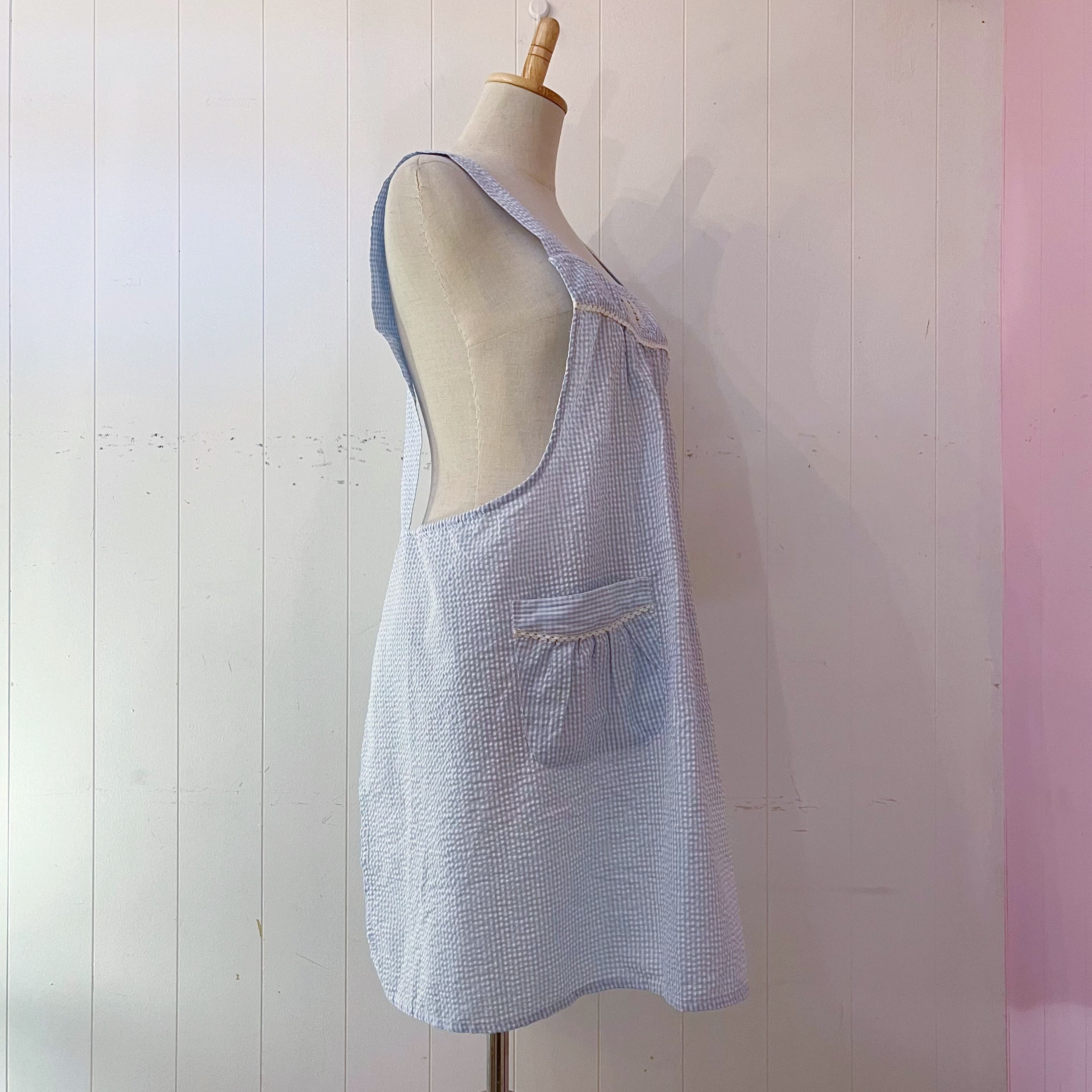 dog wappen gingham seersucker apron
