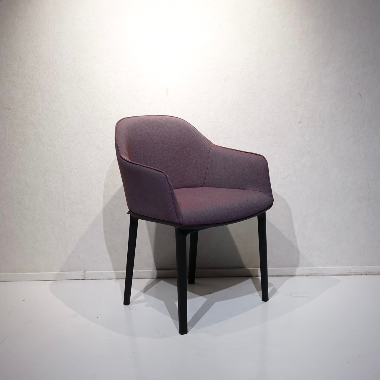 Vitra ヴィトラ SOFTSHELL CHAIR ソフトシェル ダイニングチェア アームチェア 椅子 チェア ファブリック モダン ラグジュアリー ホテルライク