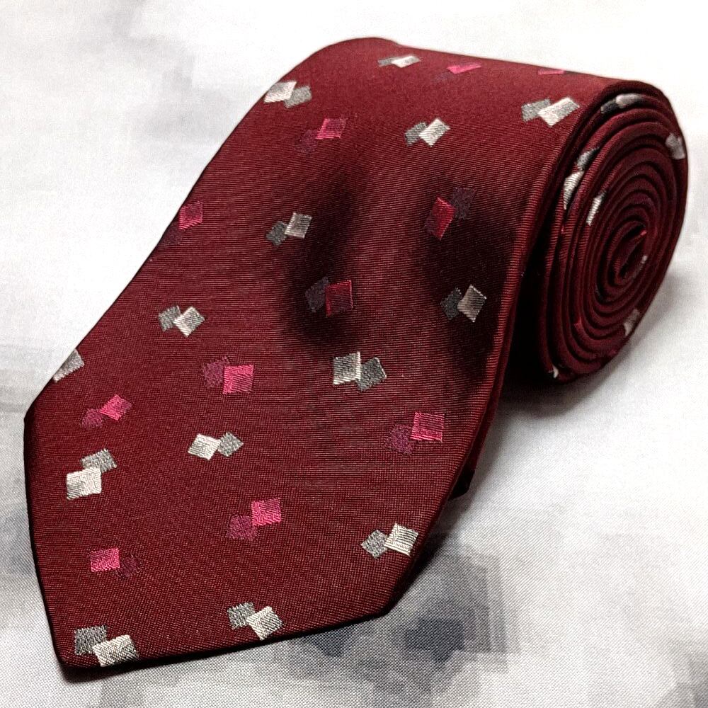 新品✨️ HERMES ネクタイ ワインレッド チェーン 高級シルク フランス製 HERMES エルメス ネクタイ レトロ 鎖 チェーン柄 シルク