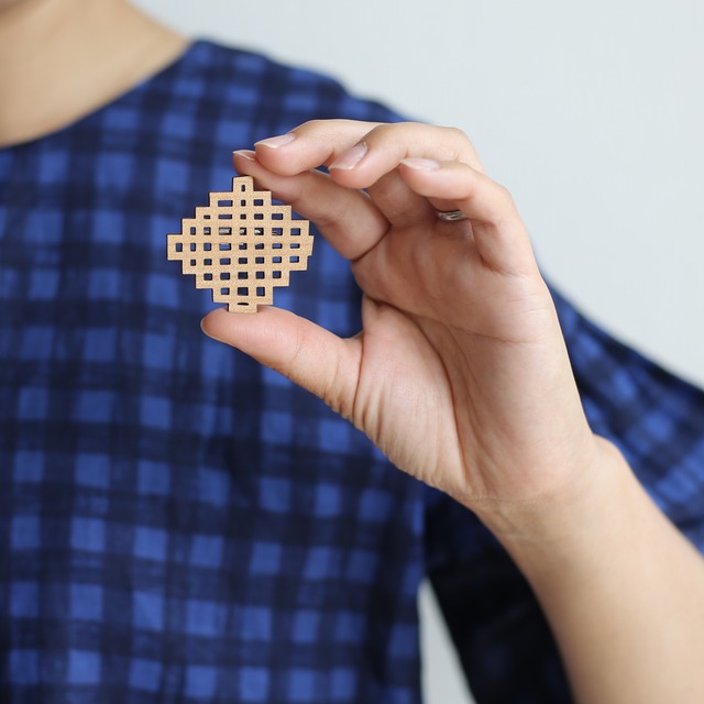 Waffle brooch square / ワッフルブローチしかく