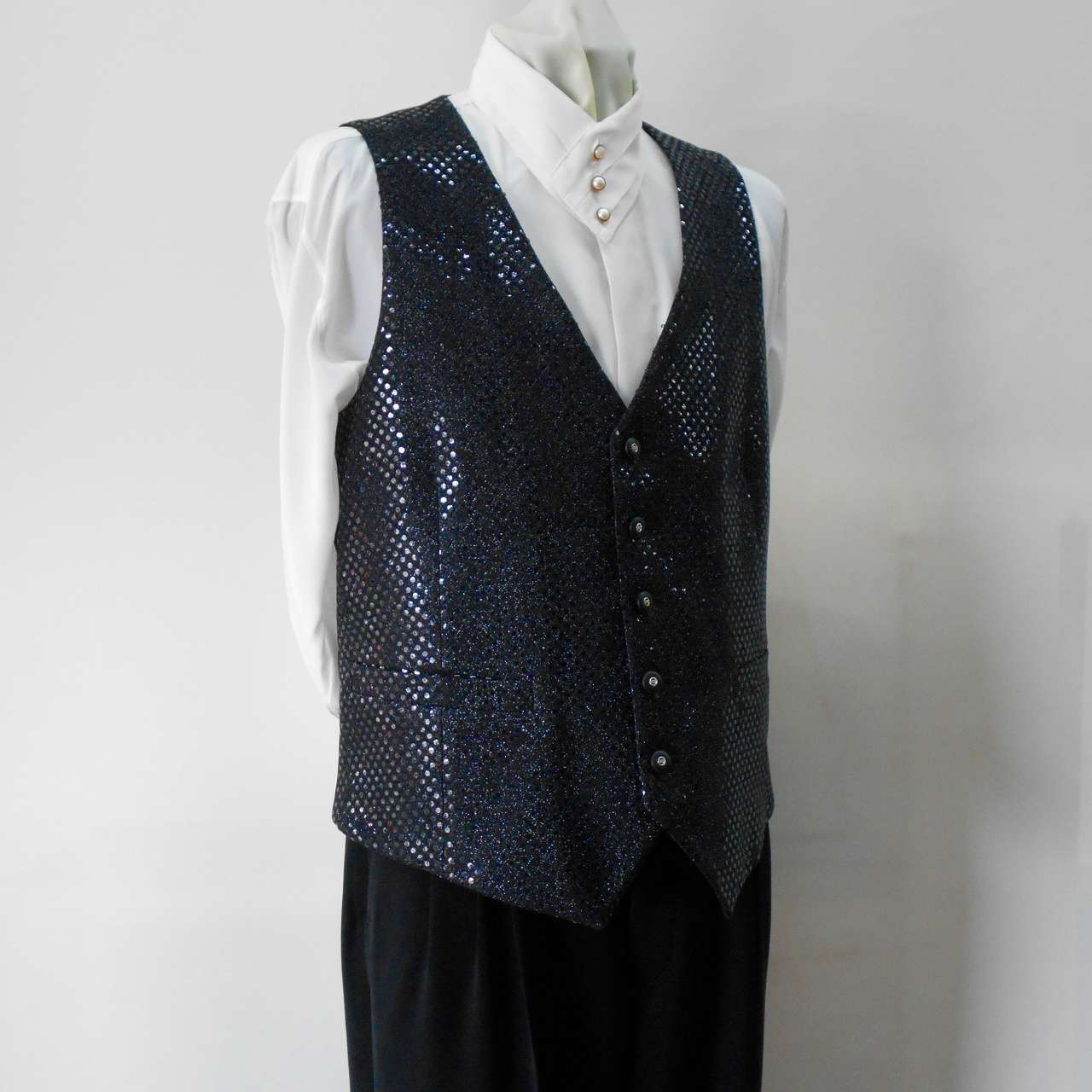 キラキラスパンコールベスト 黒 It is a vest made from sequins ...