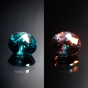 唯一無二の蒼色 0.18ct 天然 ベキリーブルー ガーネット(カラーチェンジガーネット)