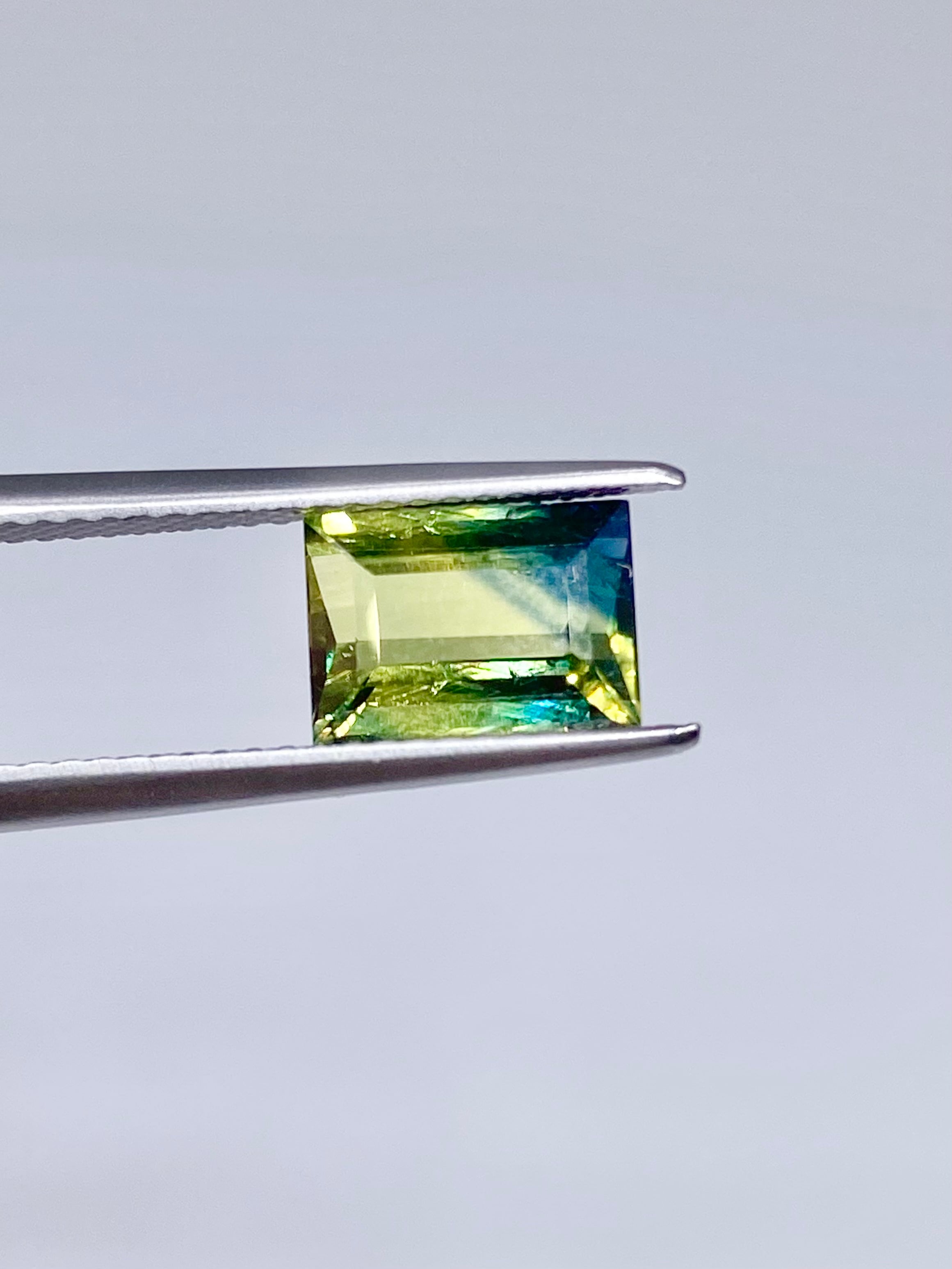 バイカラーサファイア 2.48ct ルース | シークレットベースジュエリー