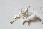 小枝ピアス　真鍮/１４kgf/ペリドット