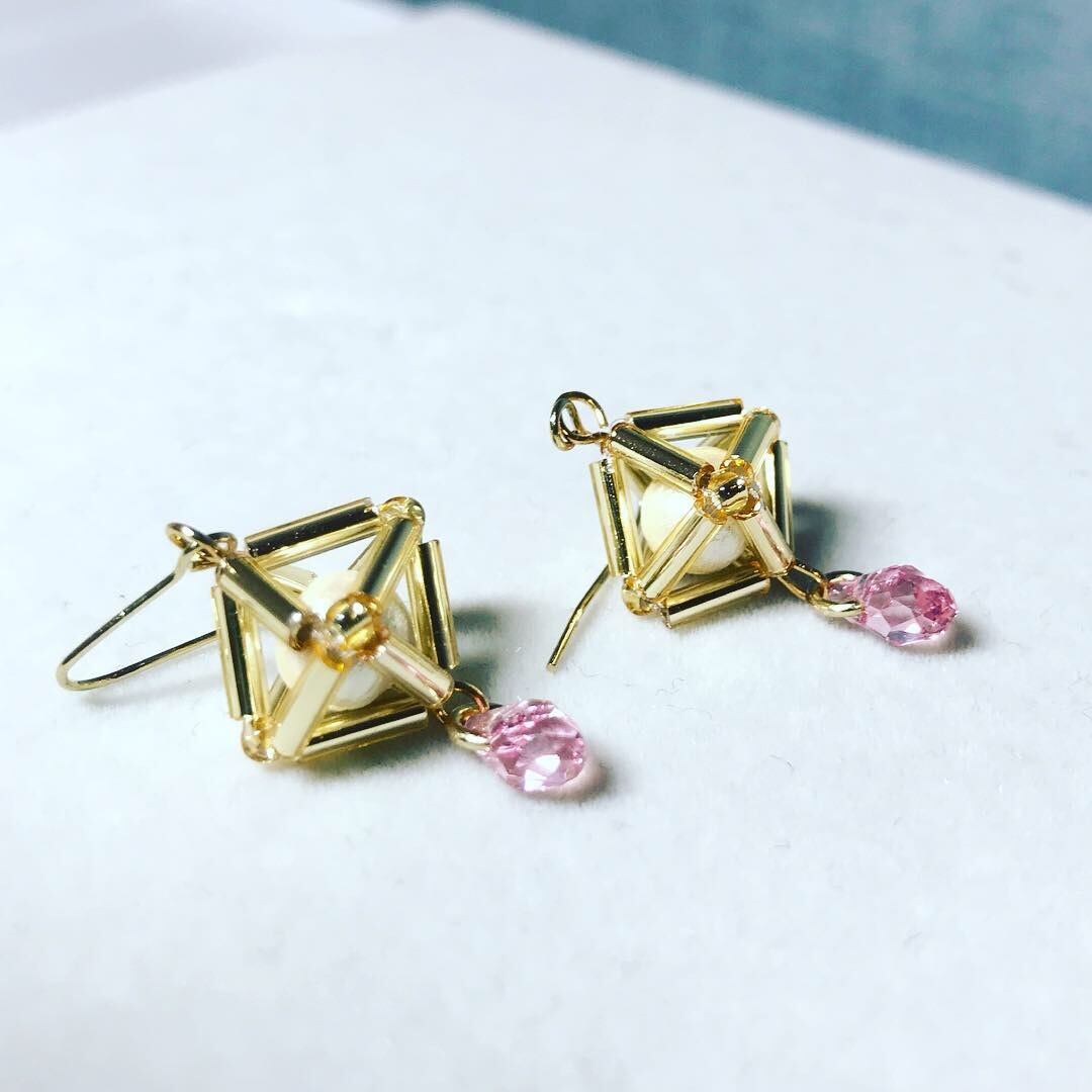 0048:しずく型スワロフスキー コットンパールピアス