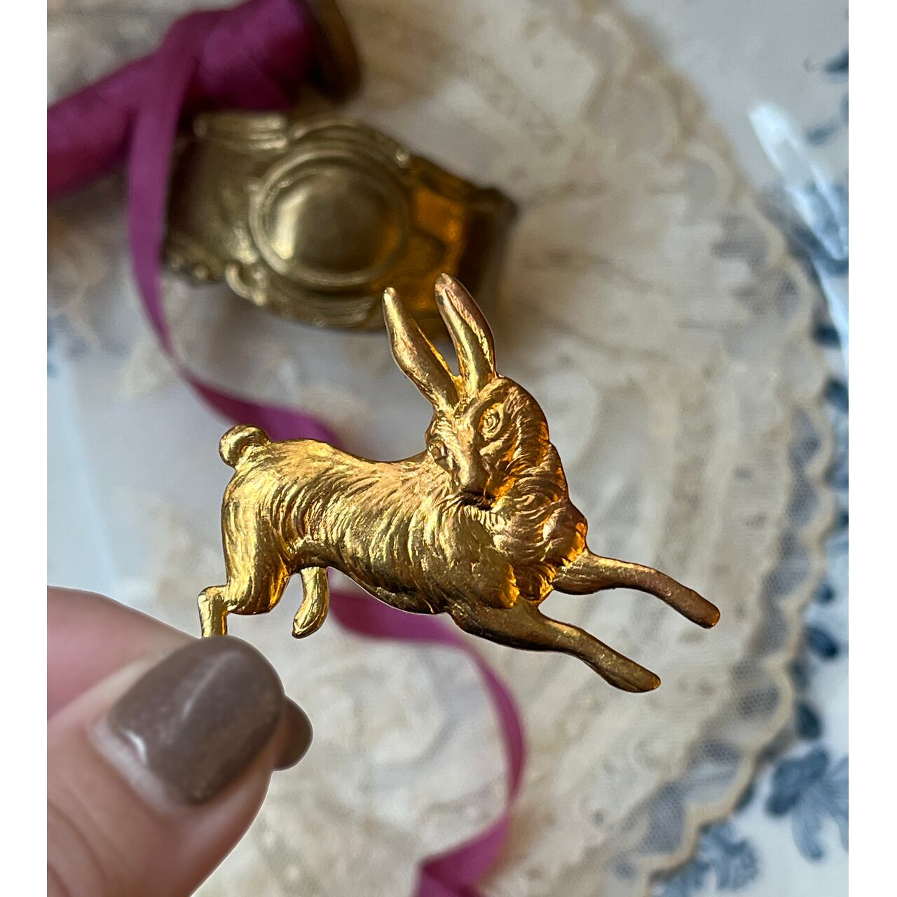 vintage《真鍮パーツ》 野うさぎ/約4.8cm×4cm 1個