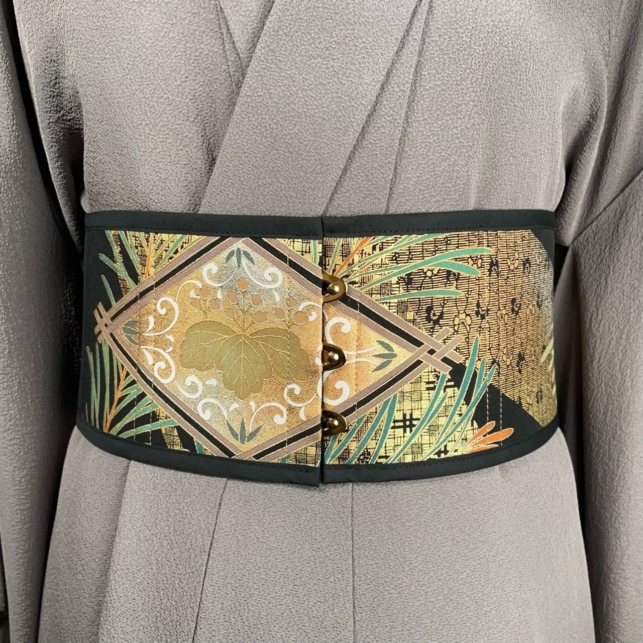 コルセット帯（五三の桐紋・黒留袖より制作）Corset Obi(Paulownia 