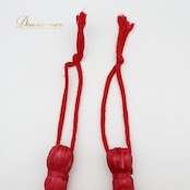 タヒチアンダンス イイ ハンドタッセル レッド系 小物 小道具 ペア 両手 赤 ケース セット ケース付き 紐 フラダンス 練習 レッスン イベント ステージ ポンポン 鮮やか 発表会 パフォーマンス モレ