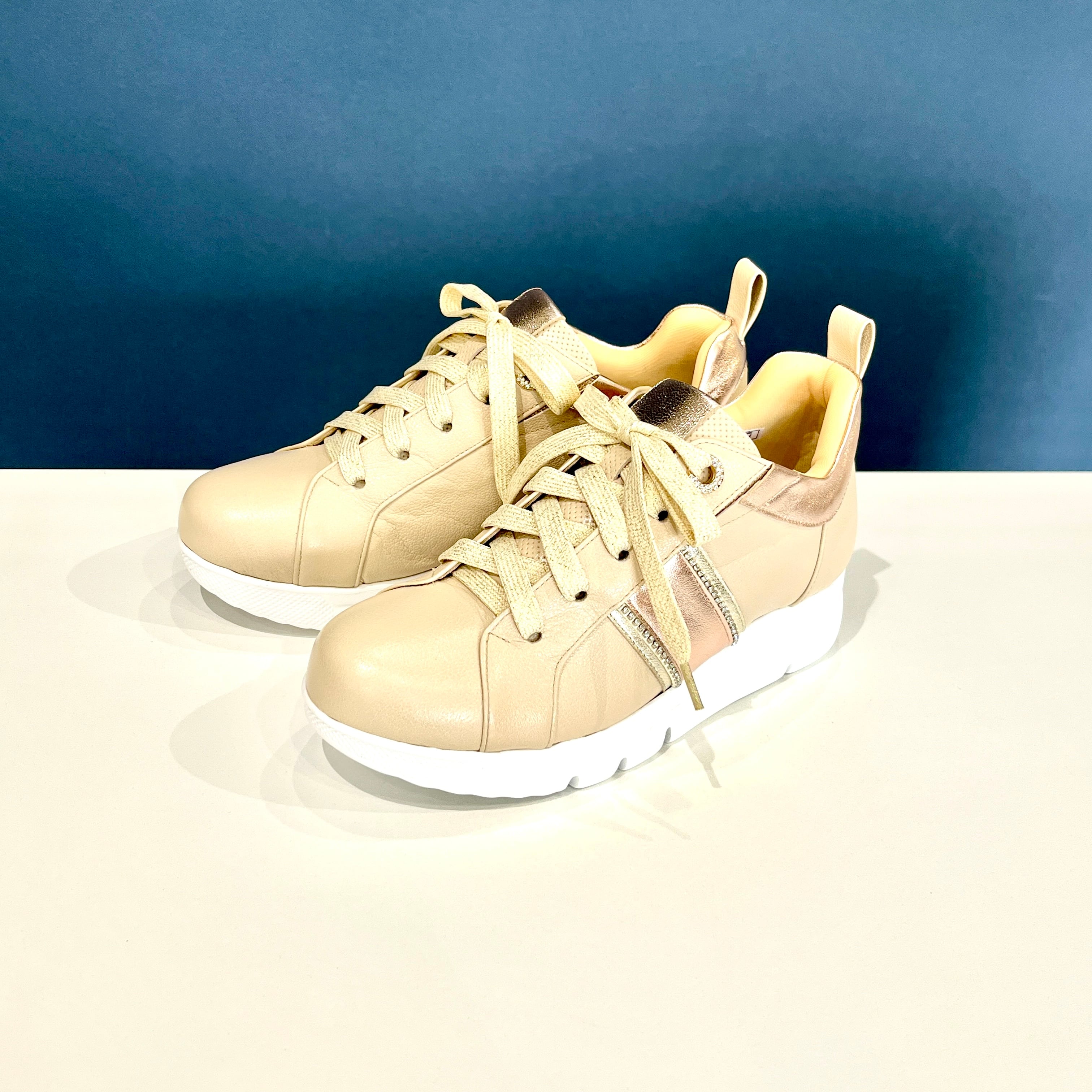 Dola A.S.W 7110 レザースニーカー アイボリー | Shoes uni.co