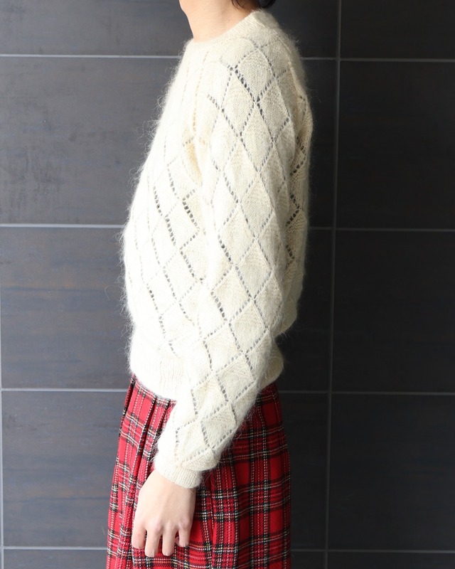 Short length design sheer knit
