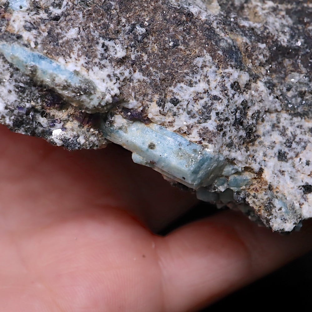 自主採掘！アクアマリン カリフォルニア産224g　AQ206 鉱物　原石　天然石 自主採掘 アクアマリン カリフォルニア産 224g 原石 AQ206 鉱物