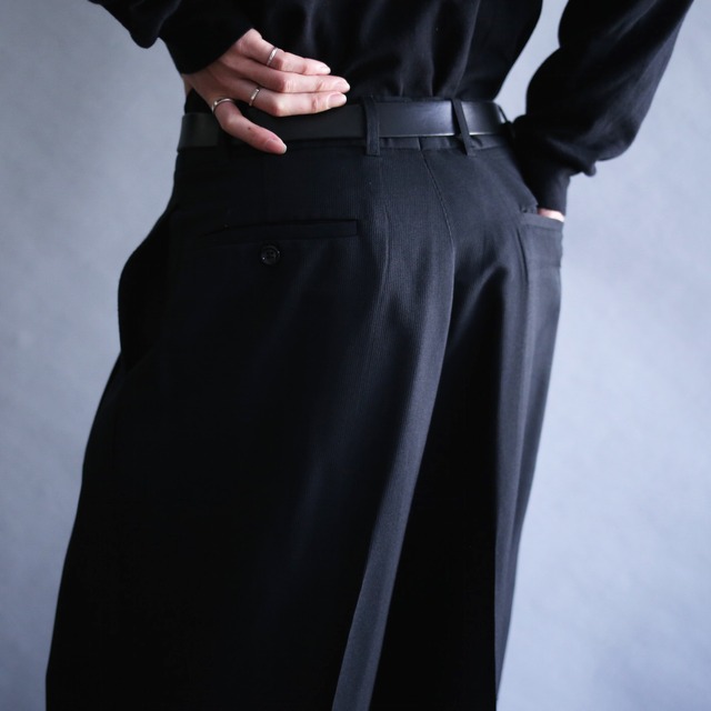 2-tuck straight silhouette black super wide slacks