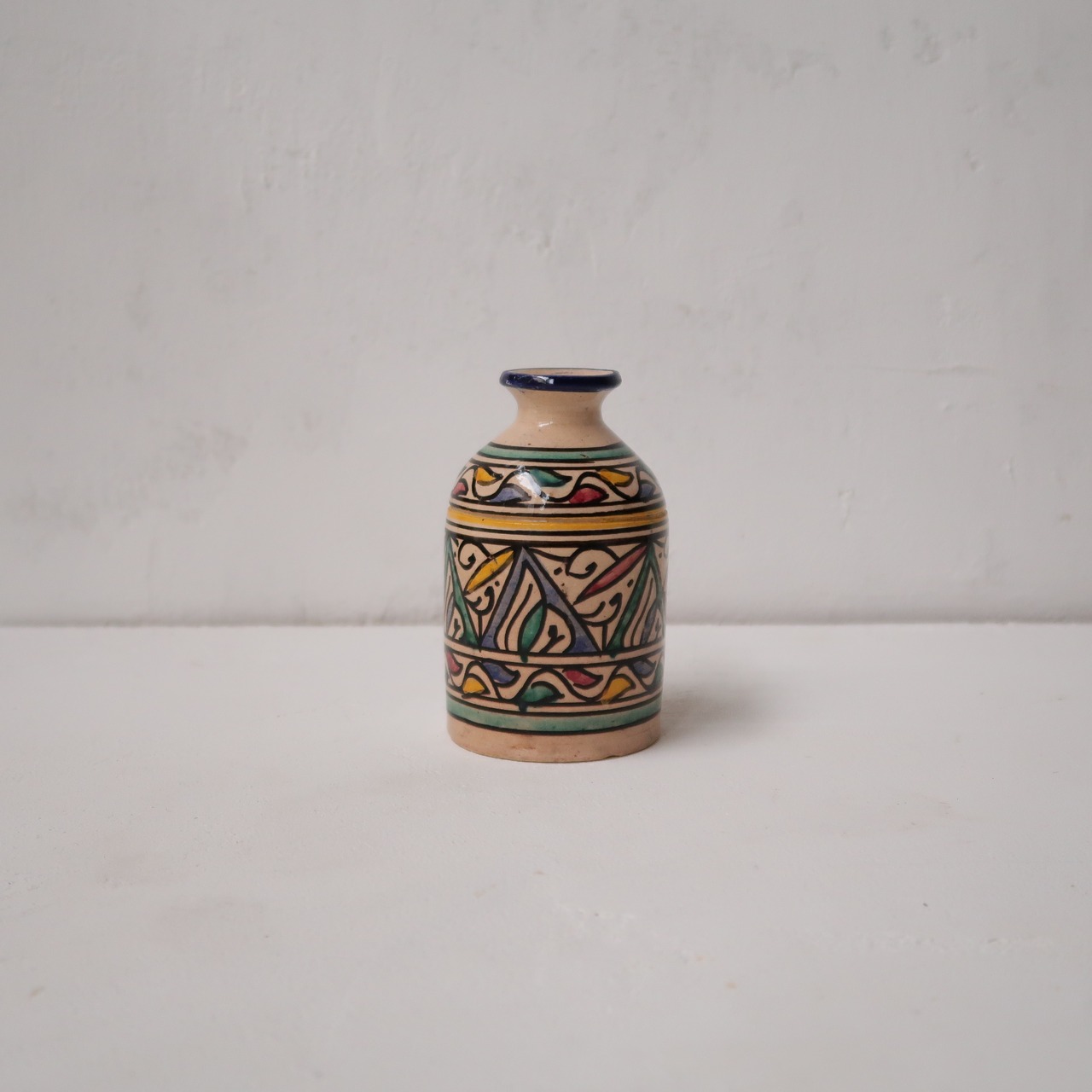 プリミティブな模様の花瓶