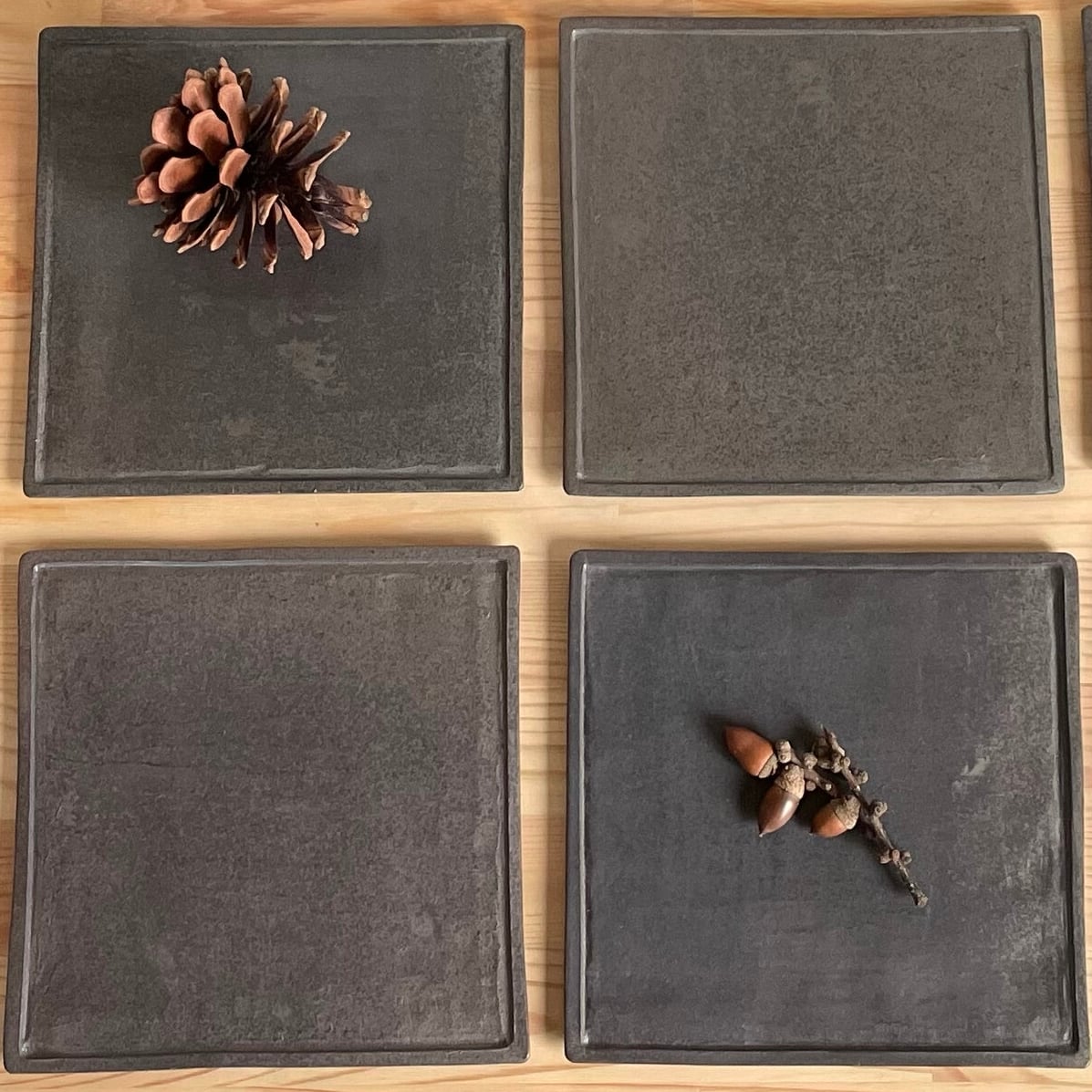 食パン皿 | やなさん工房｜谷中の陶芸作家が作る個性あふれる器のお店