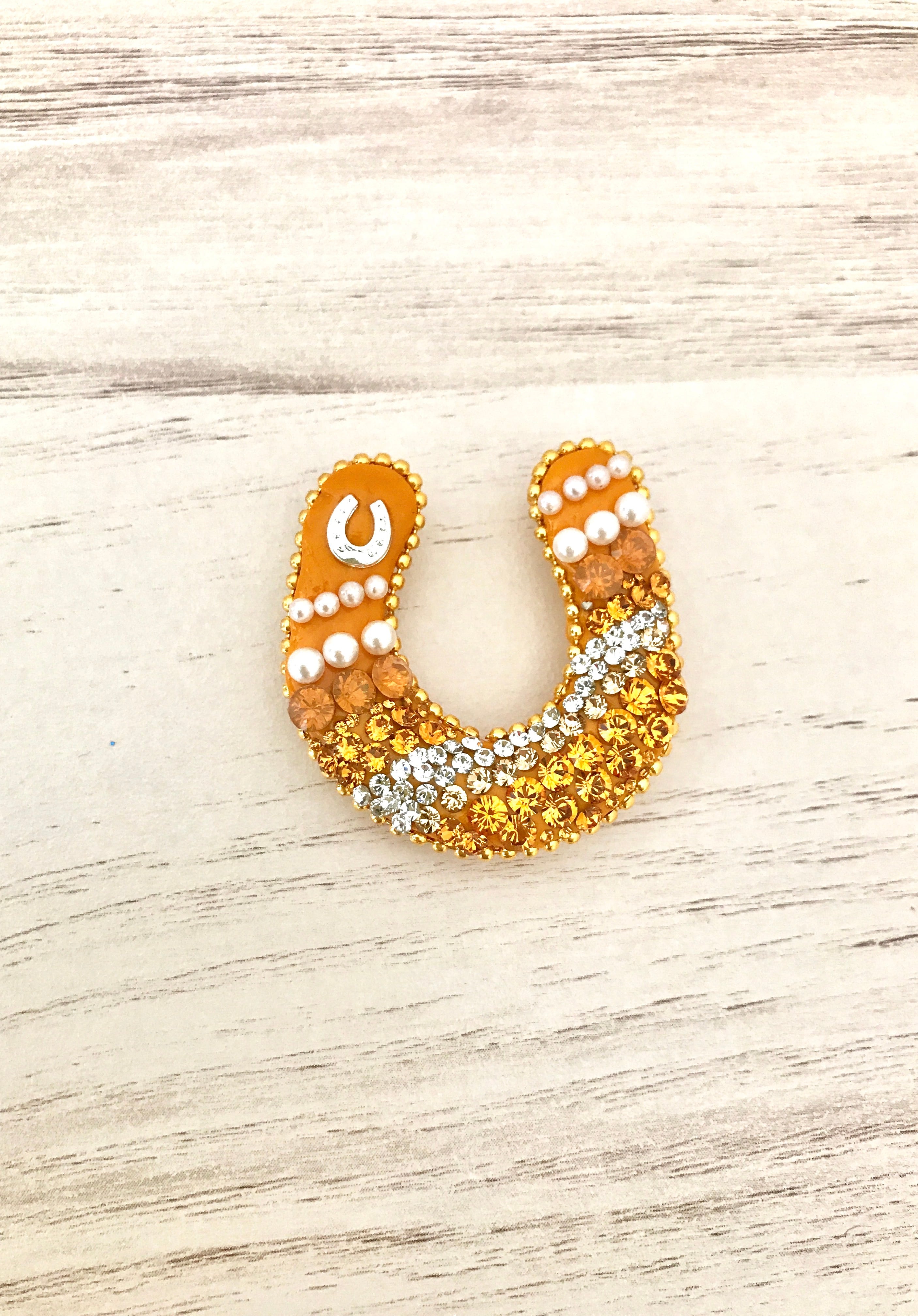 ホースシューブローチミニ マンゴーイエロー